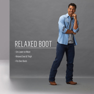 Wrangler Men's Retro Relaxed Fit Boot Cut Jean, True Blue, 33W x 30L