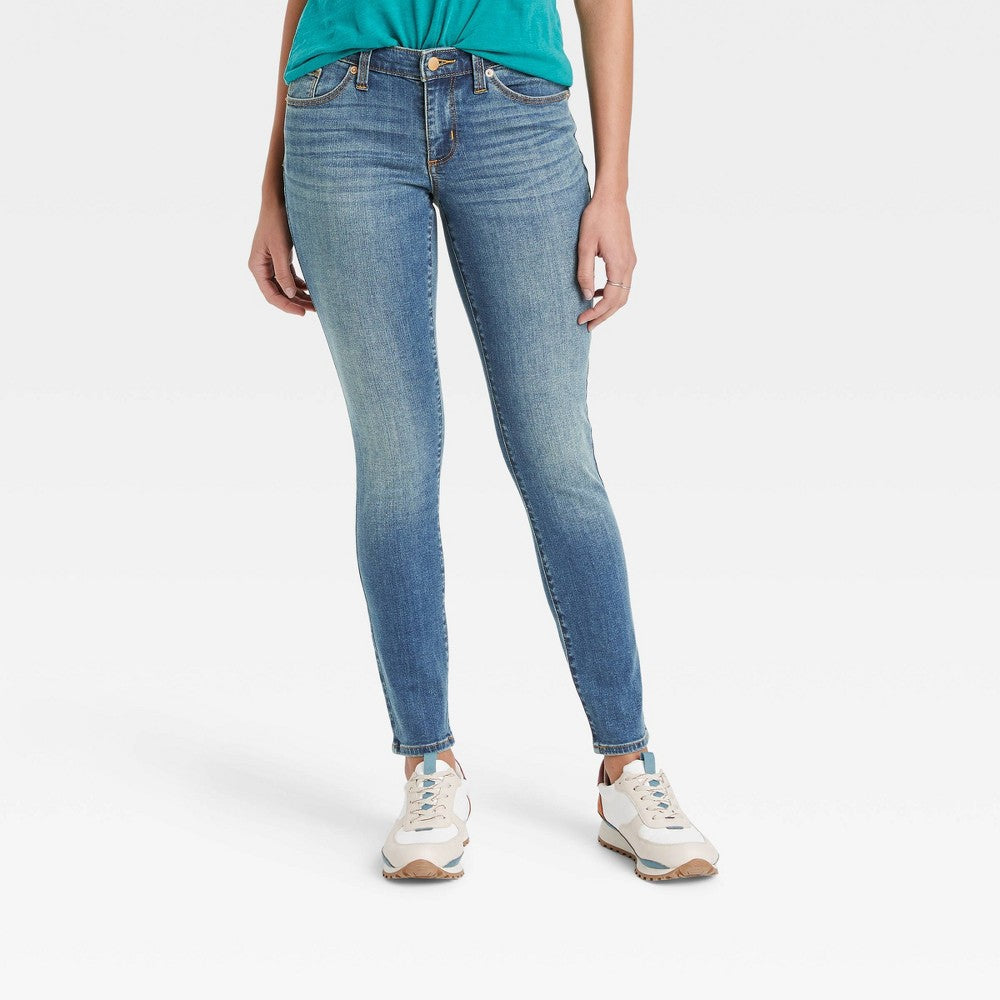 Women's Mid-Rise Curvy Fit Skinny Jeans - Universal Thread Medium Wash 6